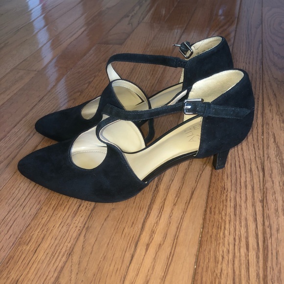 Black Heels - Picture 2 of 4